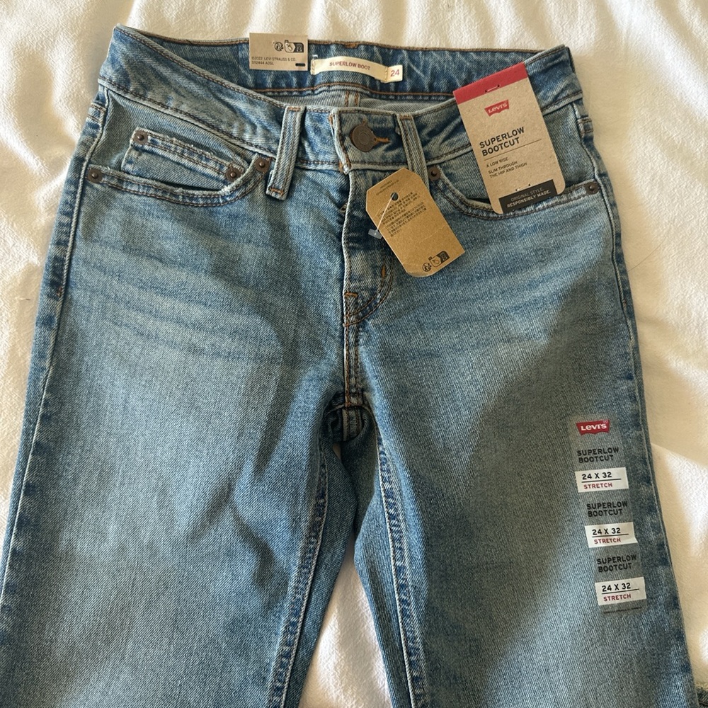 SOLD - Levi’s low rise jeans